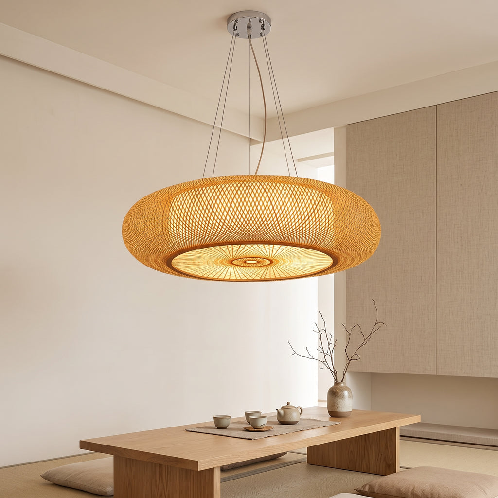 Suspension en bambou lanterne plate dans un salon de thé