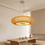 Suspension en bambou lanterne plate dans un salon de thé