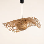 Suspension en bambou chapeau vague, photo produit sur fond clair
