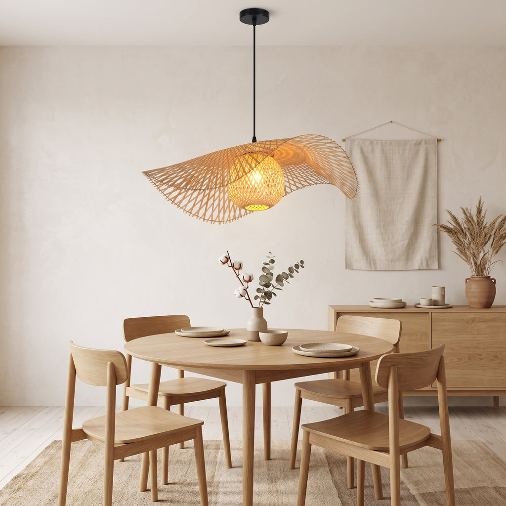 Suspension en bambou chapeau vague installée, pour visualiser sa taille réelle