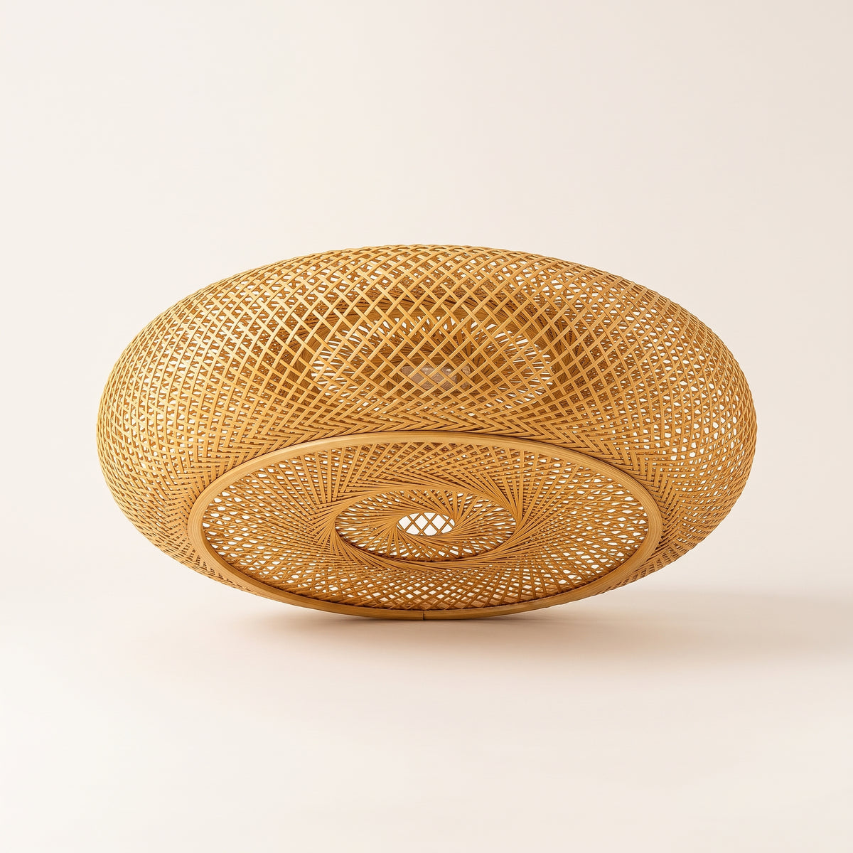 Plafonnier en bambou lanterne plate, photo produit sur fond clair