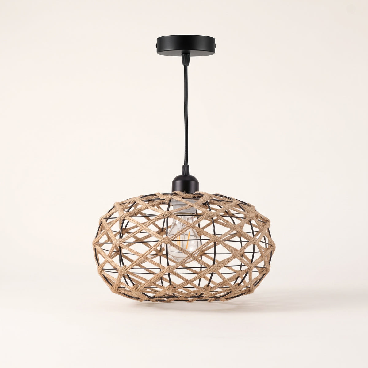 Suspension boule ajourée en corde tressée, photo produit sur fond clair