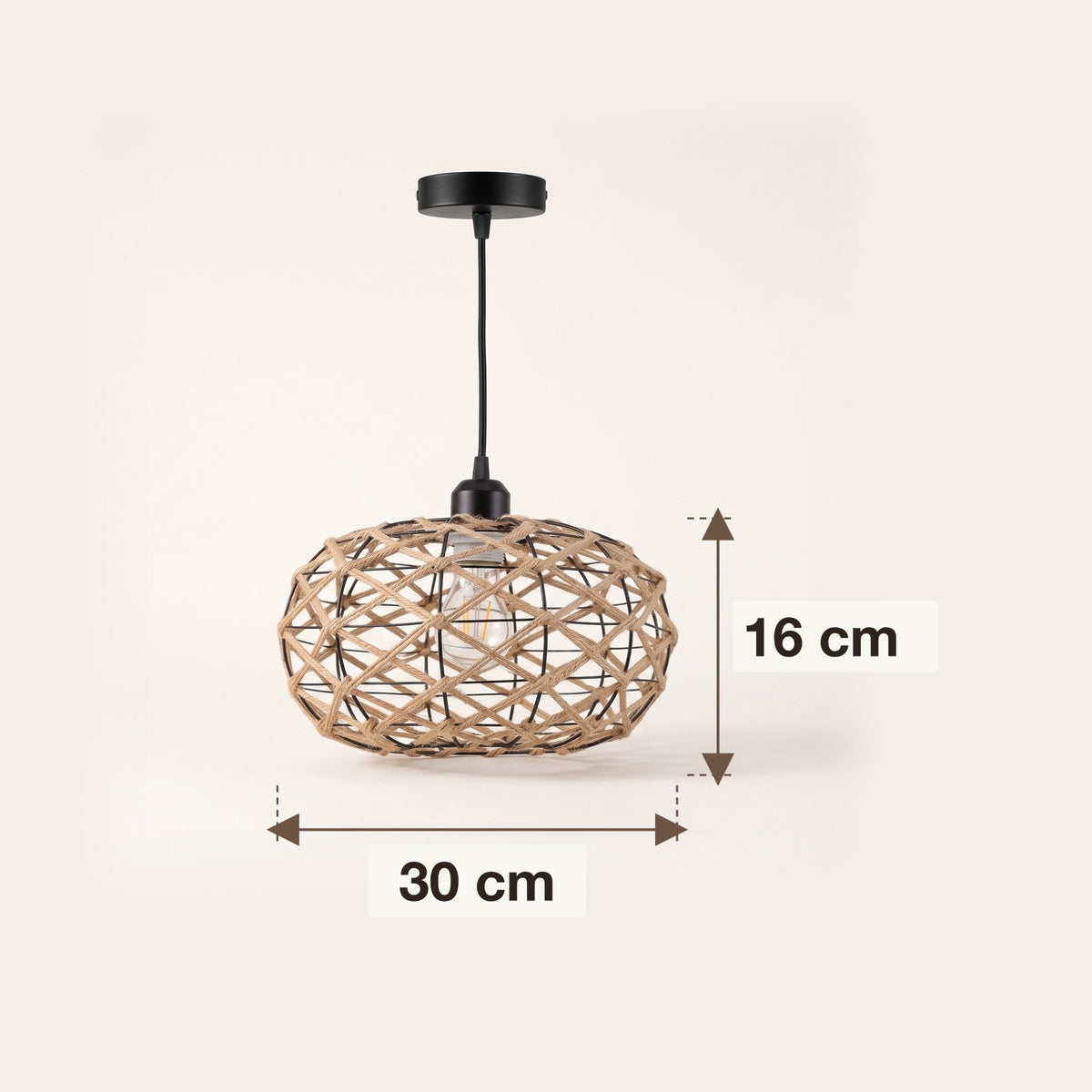 Dimensions : suspension boule ajourée en corde tressée, 30 cm de diamètre et 16 cm de hauteur
