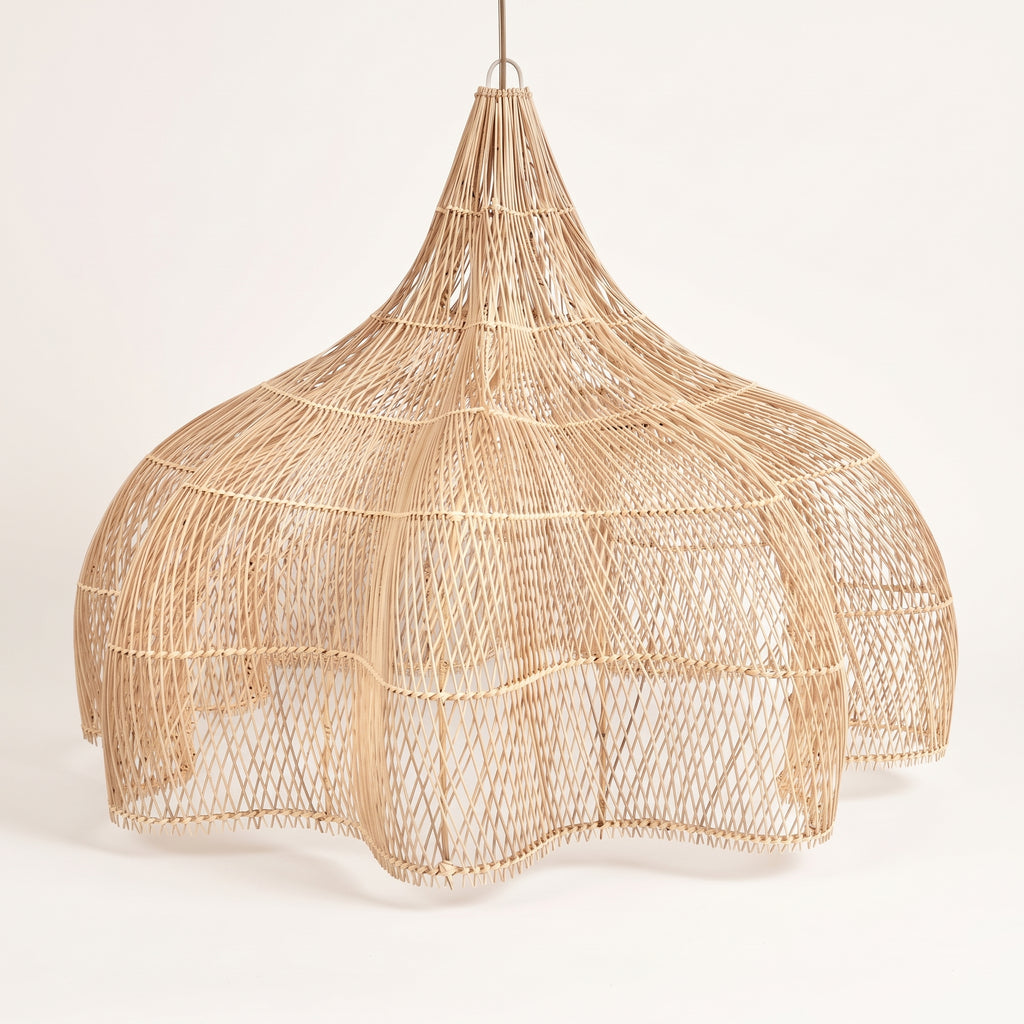 Grande suspension en rotin forme citrouille, photo produit sur fond clair