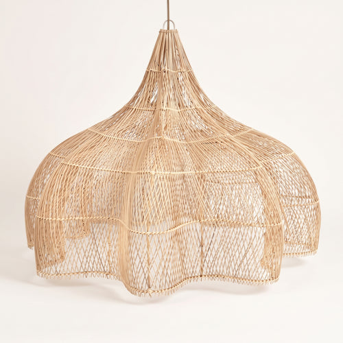 Grande suspension en rotin forme citrouille, photo produit sur fond clair