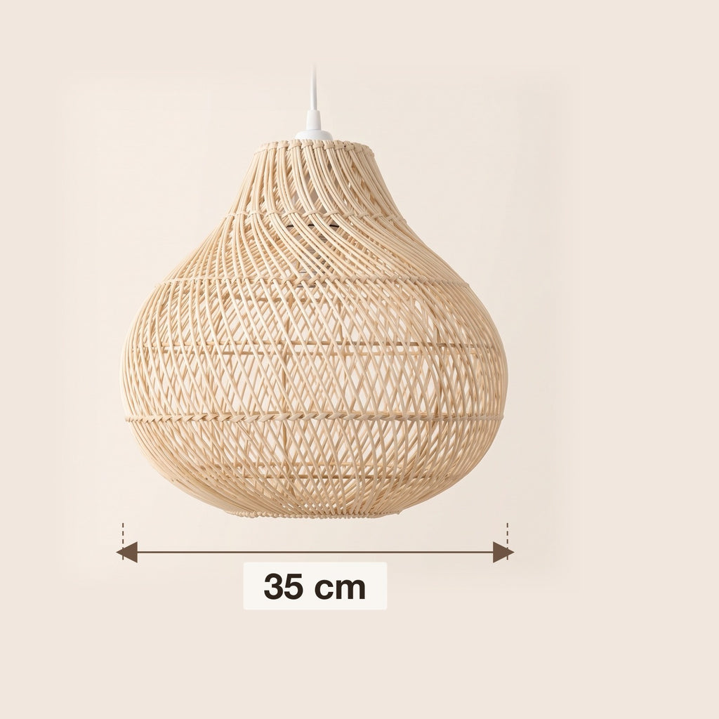 Dimensions : suspension en rotin forme oignon, 35 cm de diamètre