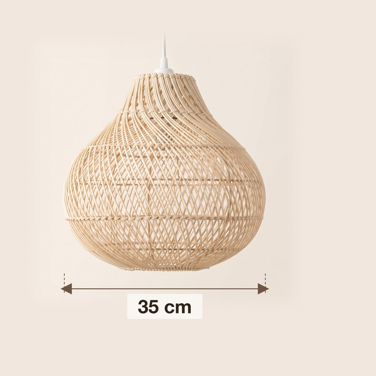 Dimensions : suspension en rotin forme oignon, 35 cm de diamètre