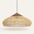 Suspension en rotin plate à chapeau en bois, photo produit sur fond clair