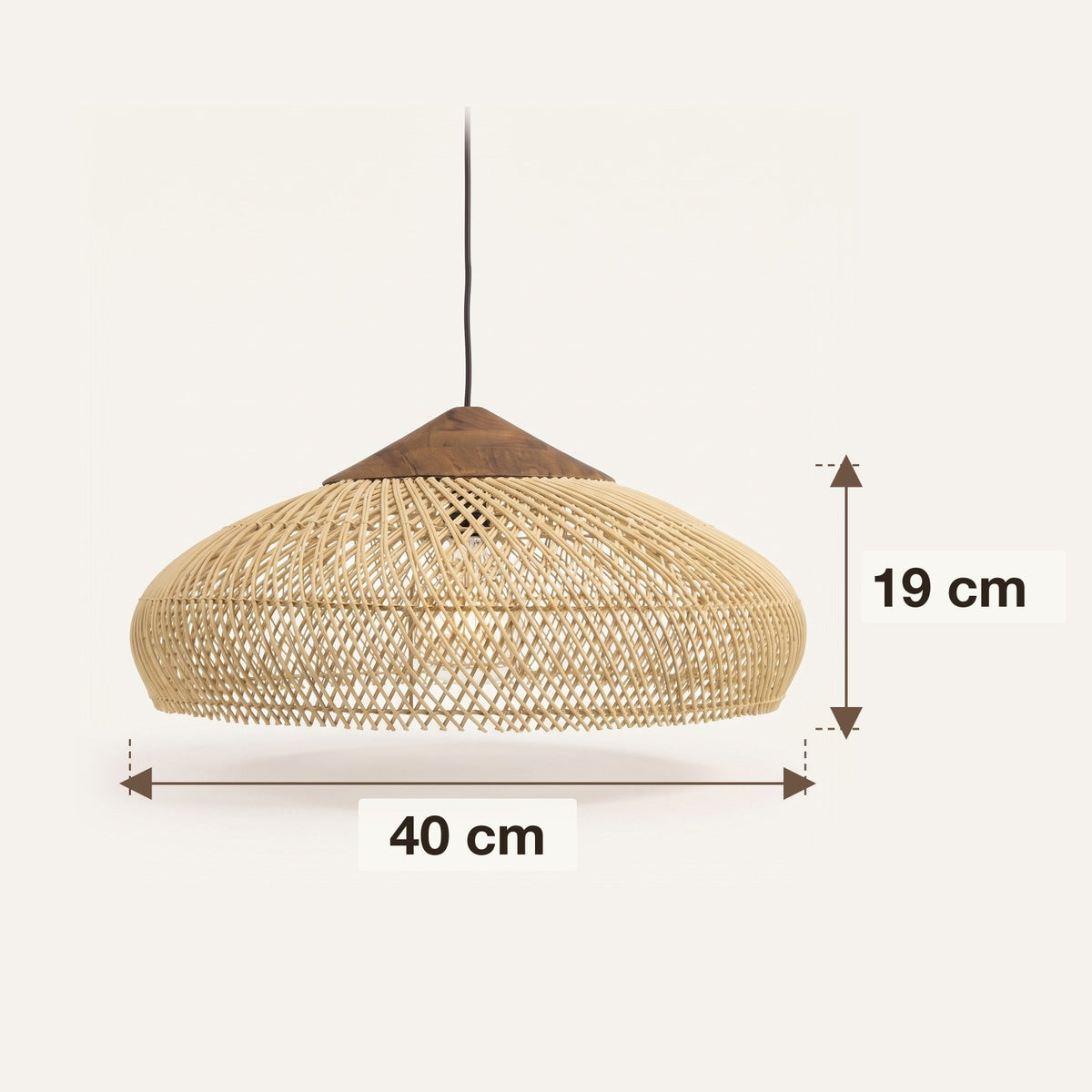 Dimensions : suspension en rotin plate à chapeau en bois, 40 cm de diamètre et 19 cm de hauteur